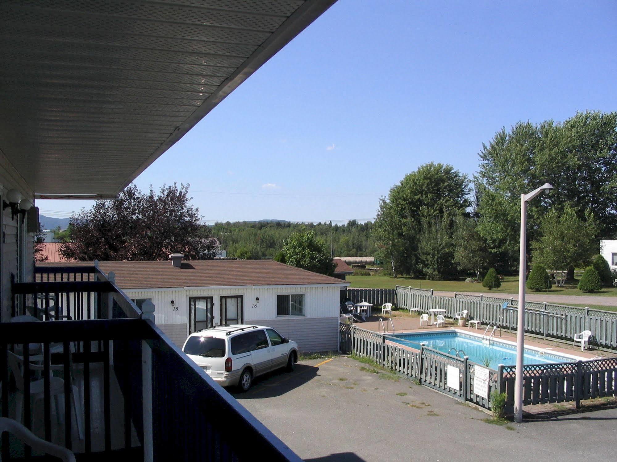 Hotel Motel Granby Kültér fotó